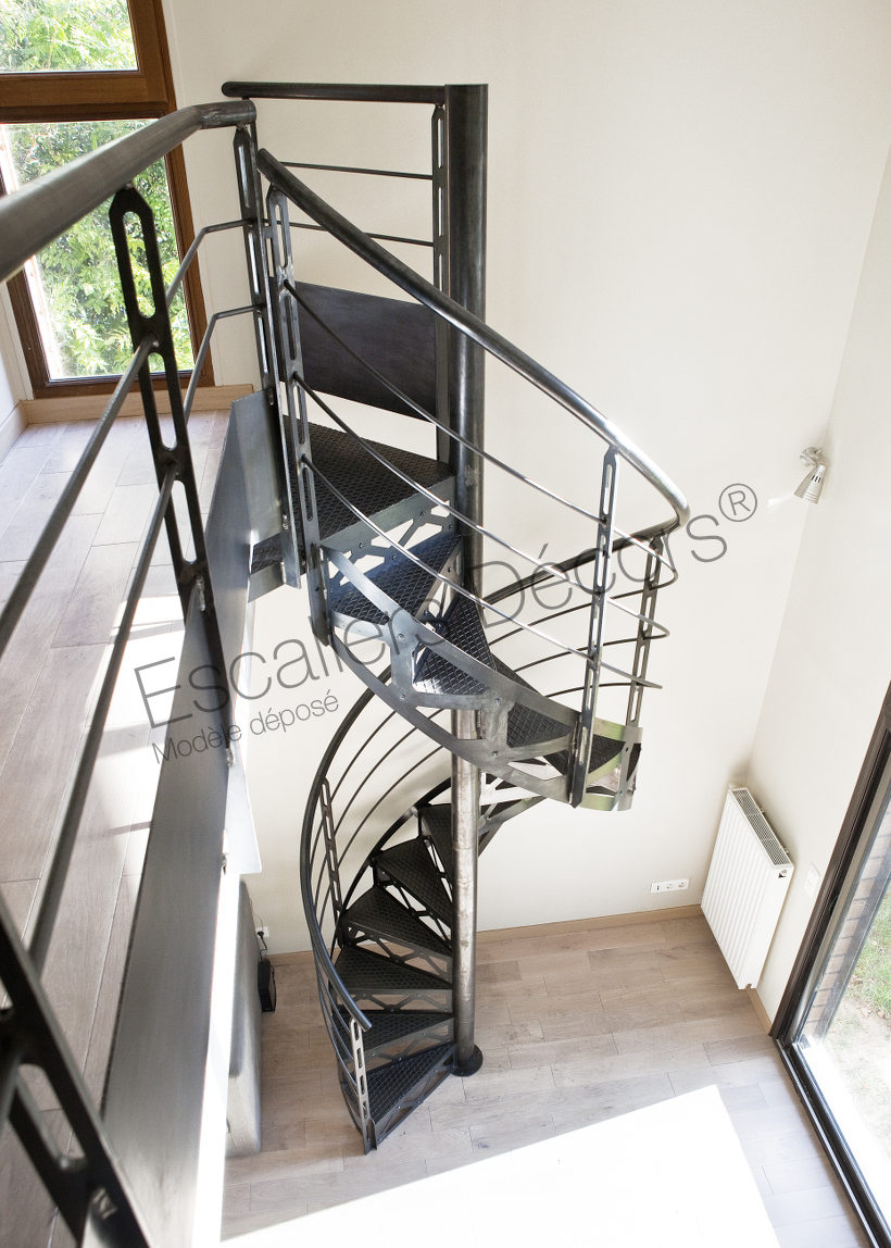 Photo DH95 - SPIR'DÉCO® San Francisco. Escalier hélicoïdal d'intérieur en acier au design industriel pour une décoration de caractère. Vue 4